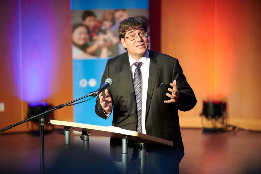 Vizepräsident Professor Peter Muck: „Das Deutschlandstipendium ist vor allem ein Versprechen: Wir glauben an Ihr Potenzial.“ Foto: Nathan Dreessen